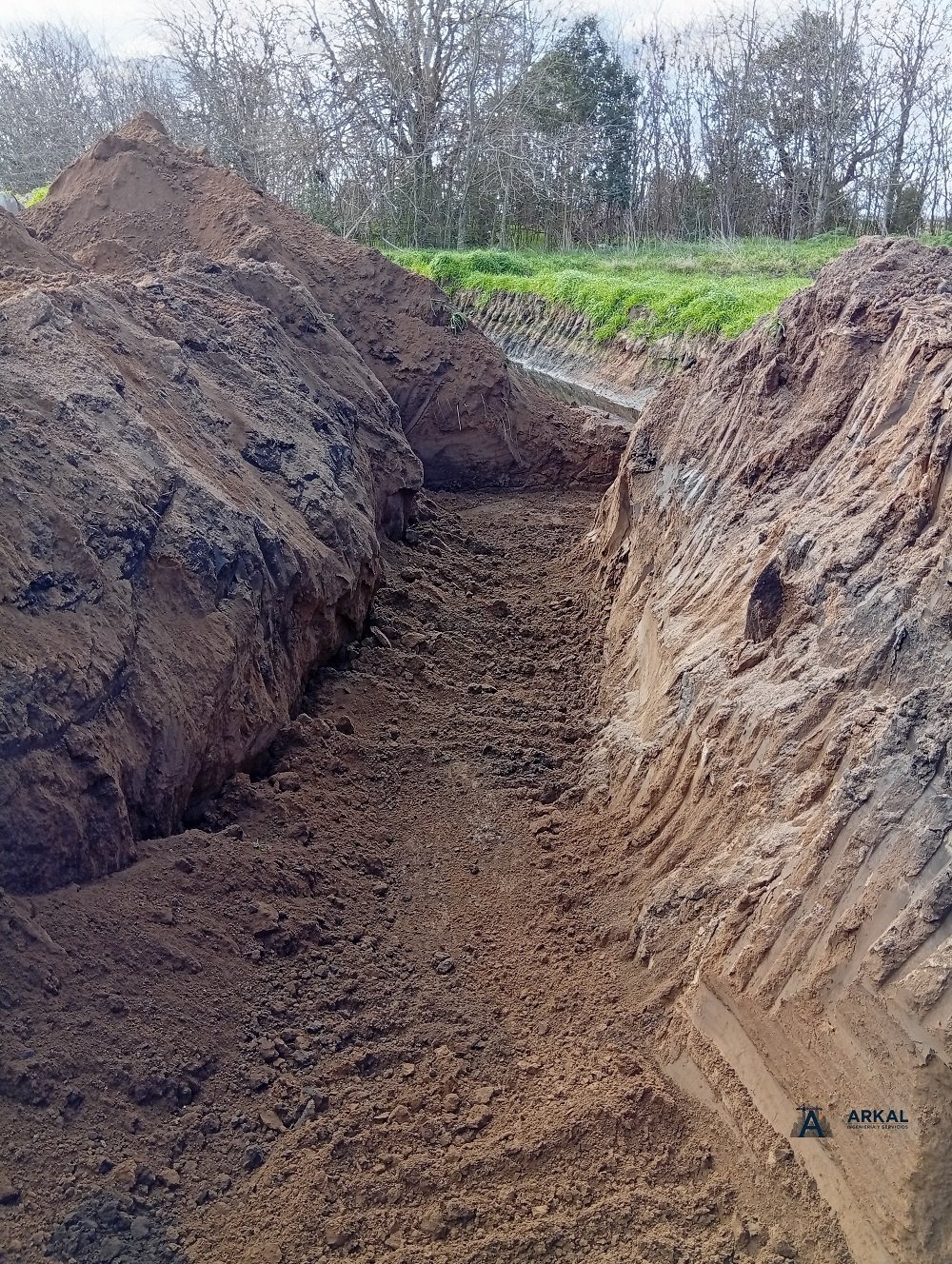 Construcción de alcantarilla de campo como subcontratista
